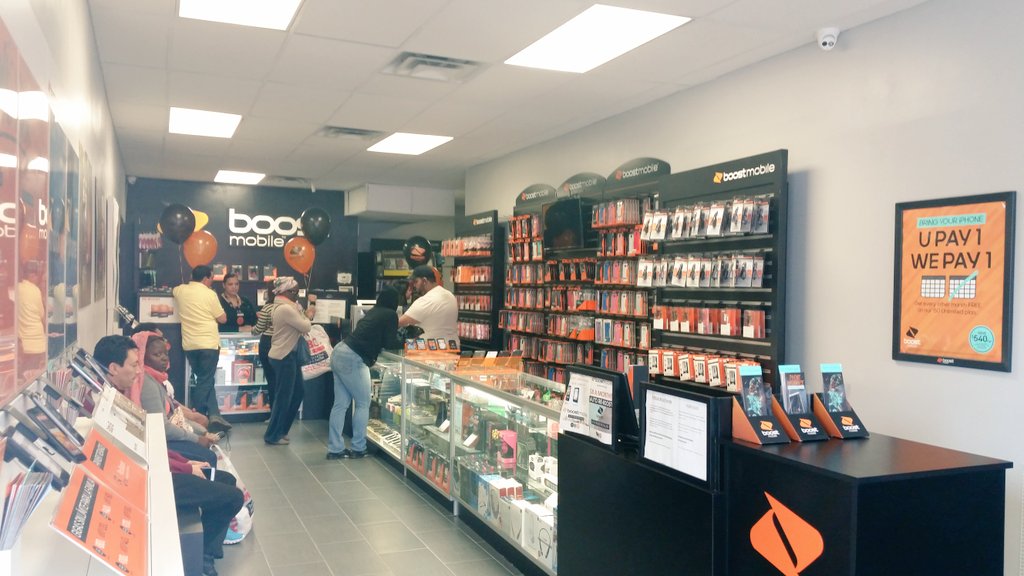 Boost_IAli's tweet image. #weekendwarrior #SBS selling #Tableevent @ G&amp;amp;M Mobile in #BKstrong driving promotions and sales!! 4/$100 Unlimited #BestFamilyPlanEver