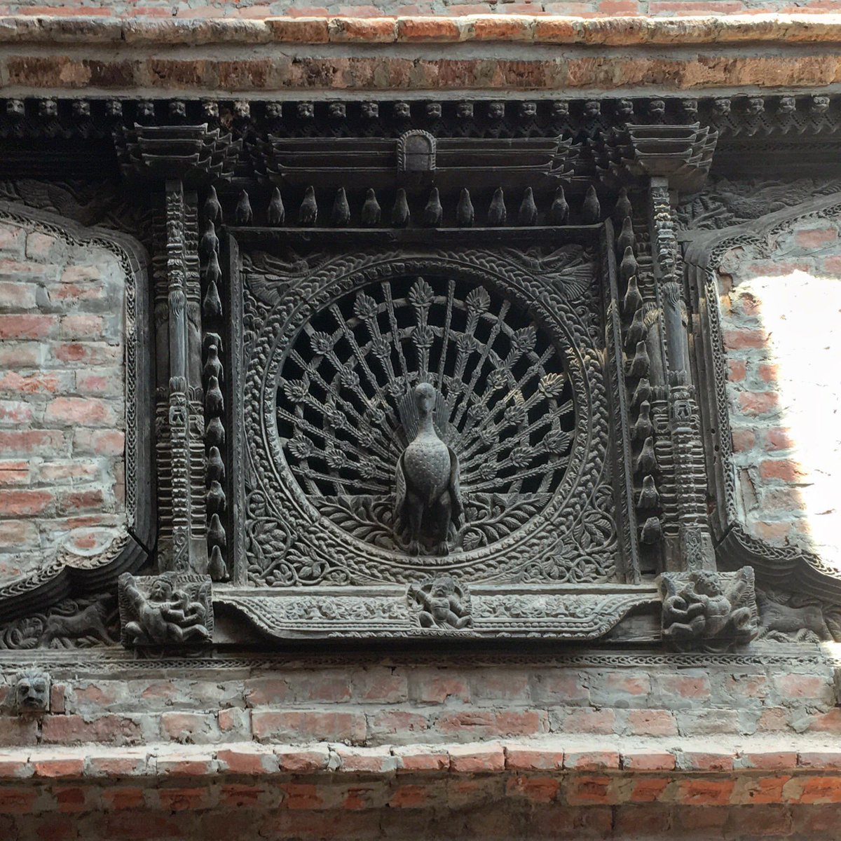 RachelChang's tweet photo. The famed #PeacockWindow, just one example of the elaborate wood-carved #NewarWindows. 🇳🇵 #nepal #justwanderingasia https://t.co/0YV1AOktTZ https://t.co/0V1U2bZfOk