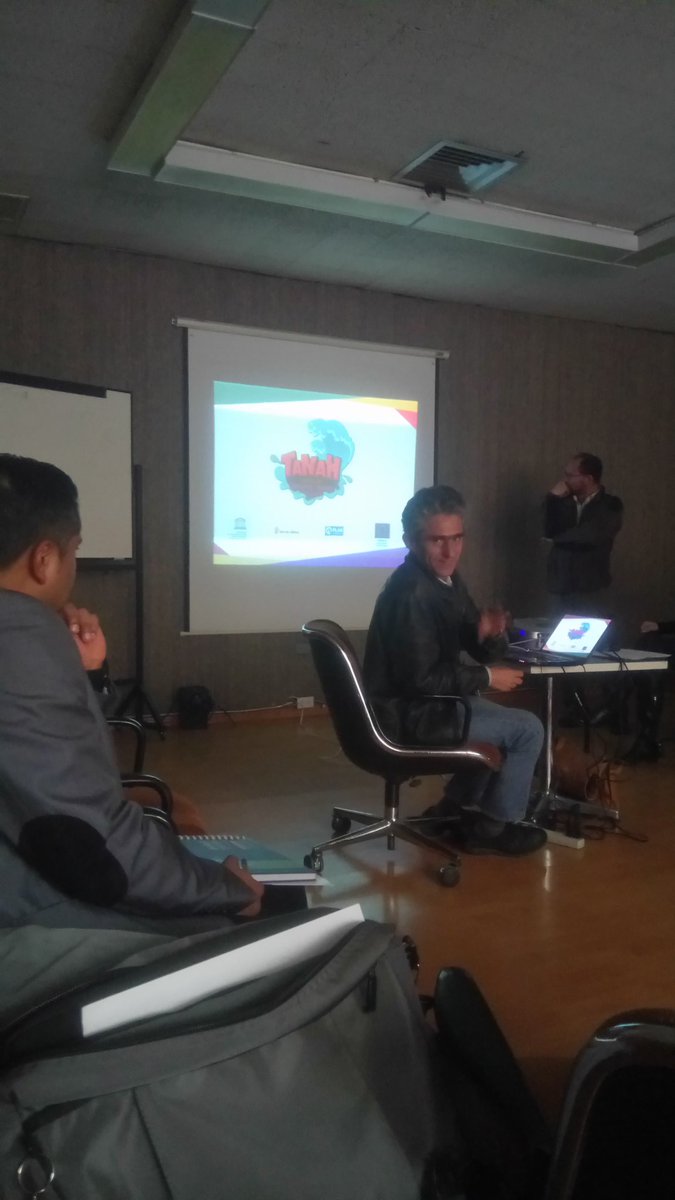KabilZerouali's tweet photo. Presentación del vídeojuego #Tanah y soportes socioemocionales para enfrentar situaciones de riesgo. #CienciAlerta @MediaLabUIO #IRDecv https://t.co/yVtwAEM6xM