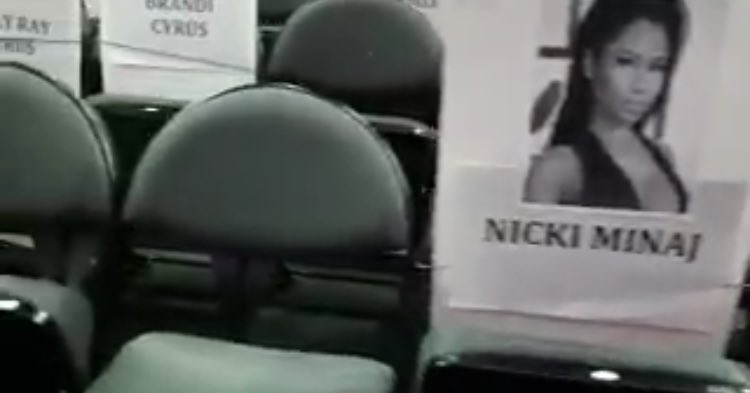 NickiMinajCol_ tweet picture