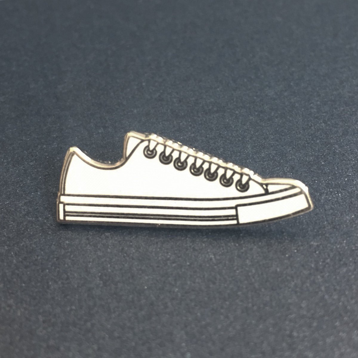 PINHYPE's tweet photo. Shout Out The Sneaker Headz! White Low Top Sneaker Pin Badge! Available To Buy @ https://t.co/dW6usixwHf #PINHYPE https://t.co/oPxgB0eTbK