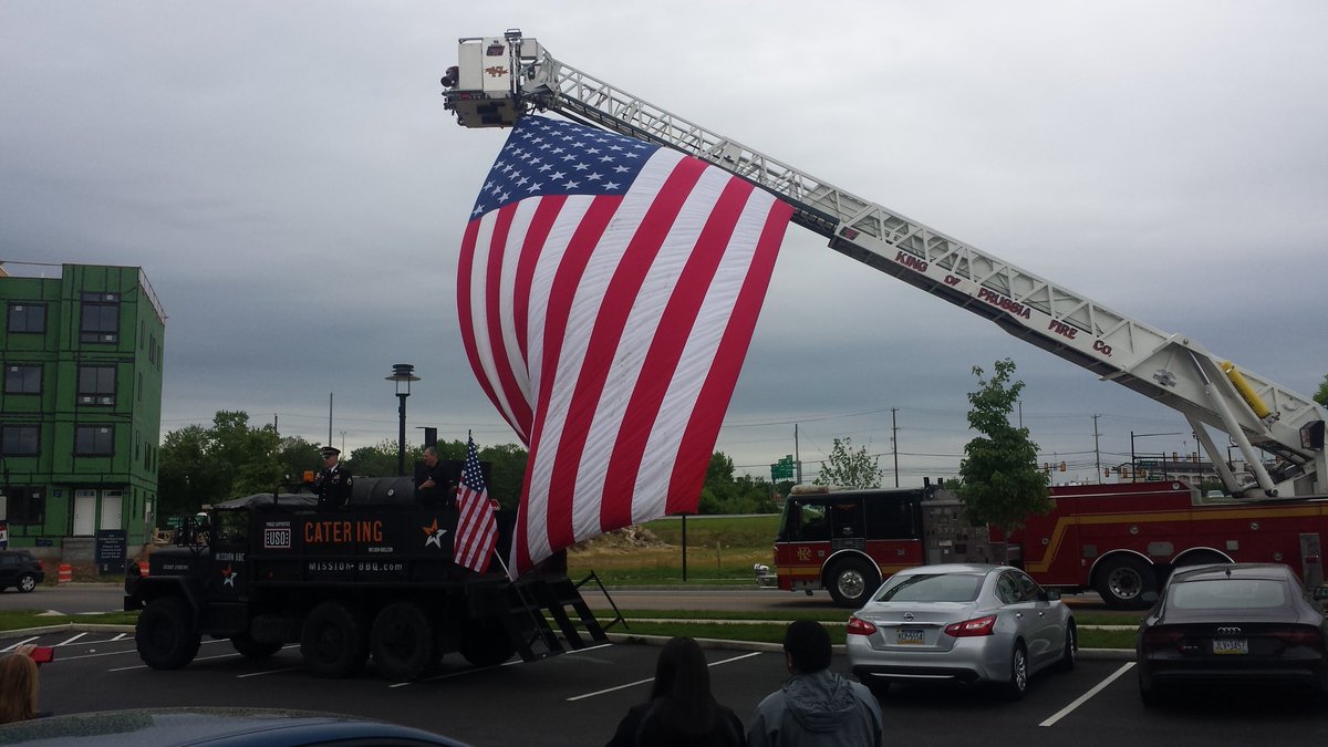47kpvfc's tweet photo. @47kpvfc #tower47 flying #oldglory during #ArmedForcesDay @MissionBBQ #kingofprussia #kpvfc #kpvfc47 #ouredge https://t.co/fgQZgoRZjv
