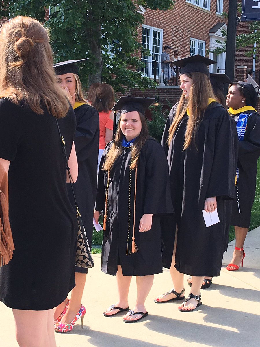 laurcarol23's tweet photo. YOU DID IT!! Congratulations, Tracy!๐๐ฉ๐ปโ๐๐๐ #MeetMsFrye #ClassOf2017 #LongwoodUniversity #CumLaudeGraduate I'm so proud of you. Love you!๐ https://t.co/7qxlSArqGM