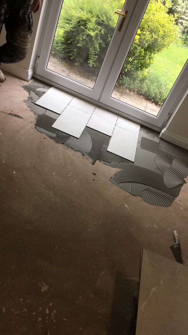 TotalTilingg's tweet photo. Freshly screeded floor and tiled/ceramic brick-bond pattern..🔥customers loved it #totaltiling 🤘🏽(get in touch for free quotes and advice) https://t.co/PDoReczuKT