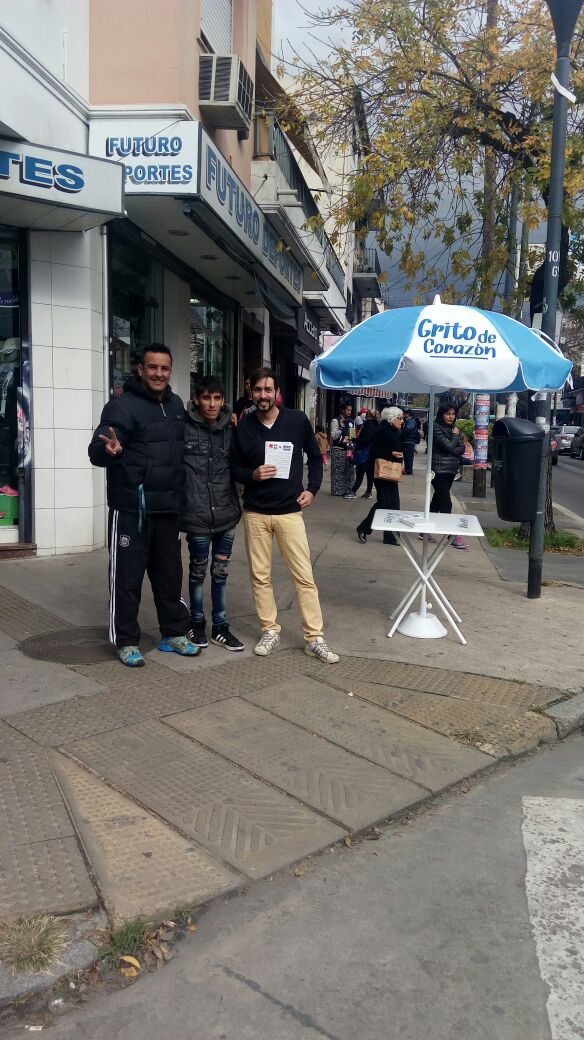GritoC8's tweet photo. #Ahora #CorrienteAmplia militando en Lugano. https://t.co/usYROd2jDb