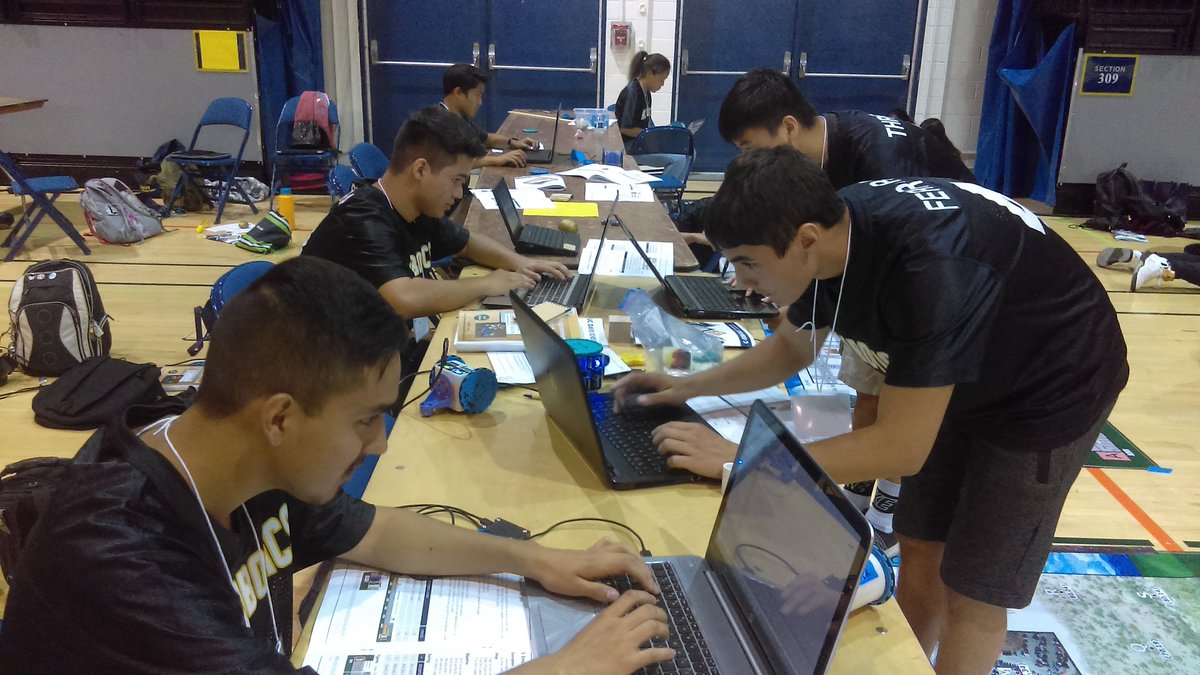 ACHS_Robotics's tweet photo. Intense concentration @ucdcstem #cstemday2017 @MrScottMarsden https://t.co/VPyQJsHFv8
