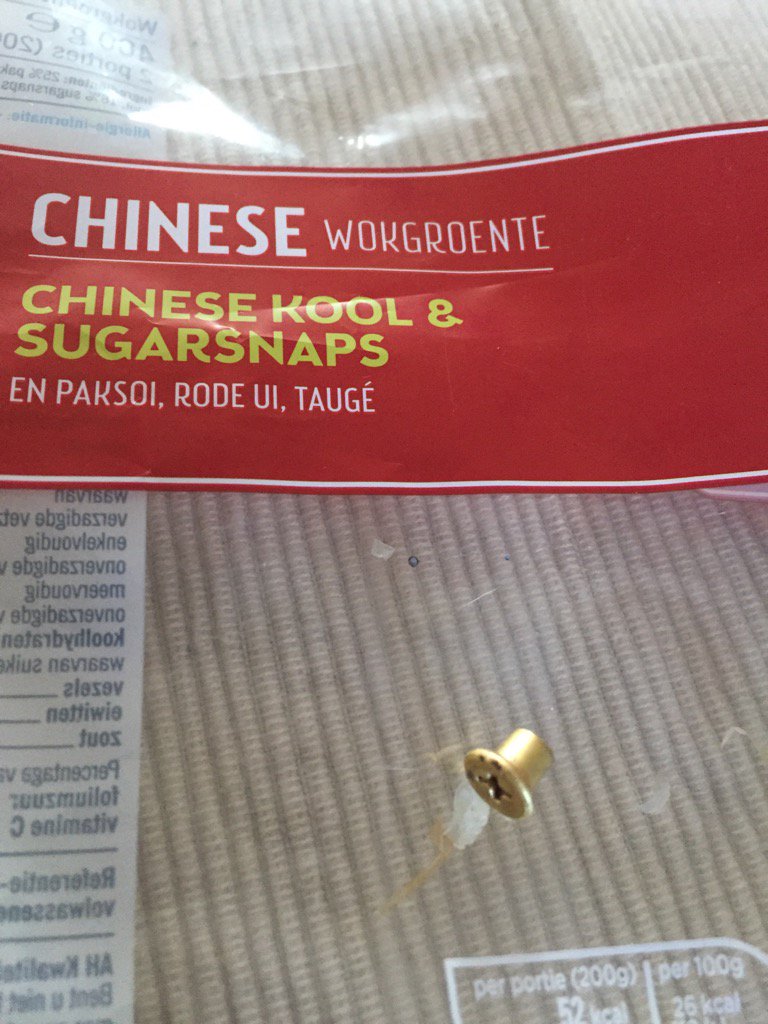 gysbertwind's tweet photo. @albertheijn een schroefje in je Chinese Wokgroente lijkt me niet te horen. Brak bijna m'n kies. Wat te doen? https://t.co/MKFcx6Rzlg