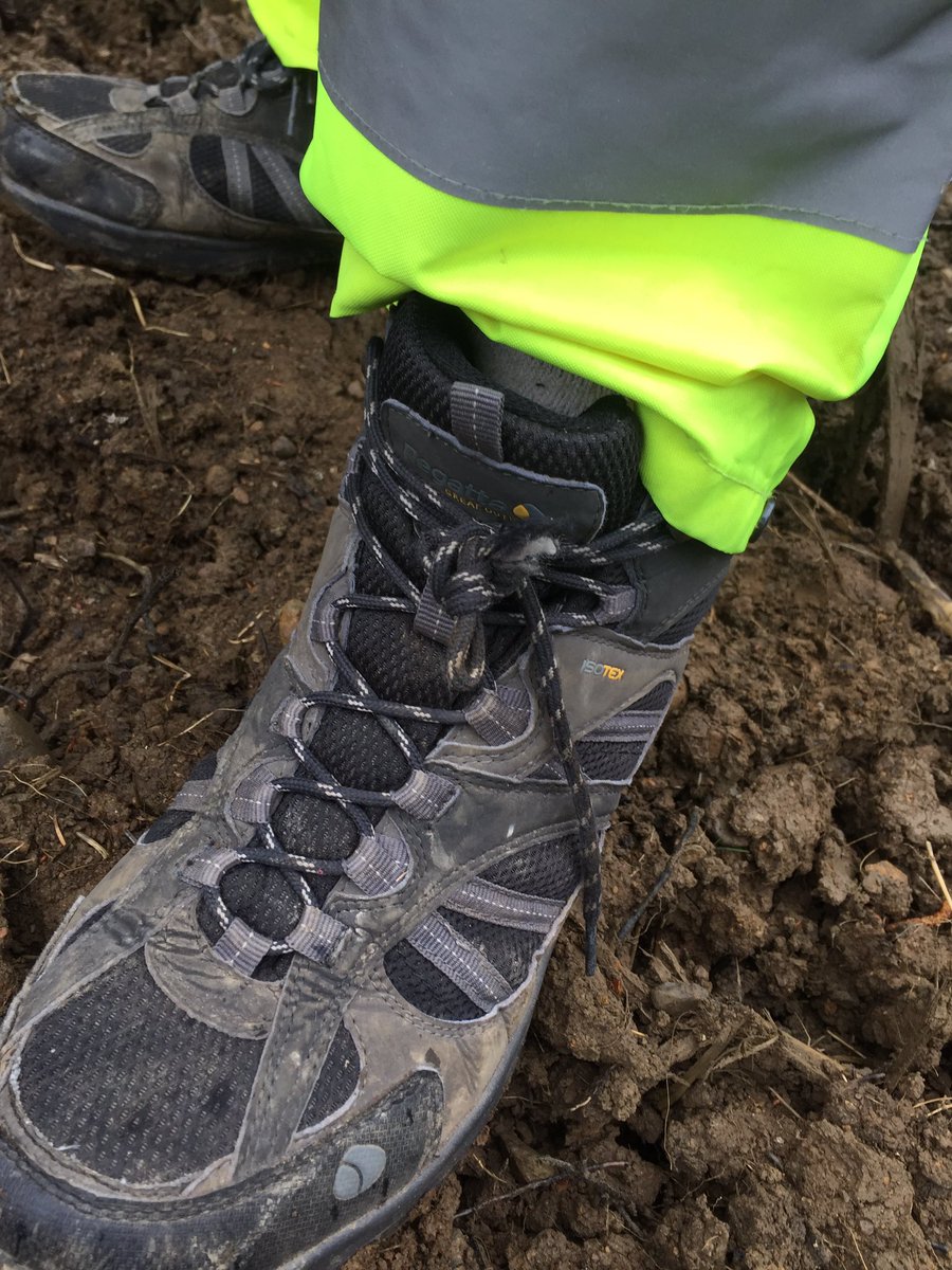 ForAcadDofE's tweet photo. Think we need a session on how to tie shoe laces 🤔 #ExpeditionTraining https://t.co/819qUb7Oia