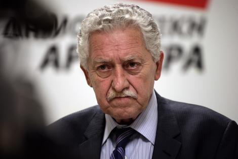 FateSano's tweet photo. Πάντως, αντίσταση απο τον καναπέ δεν γίνεται. Να τα λέμε κι αφτά. https://t.co/3qXManEMFD