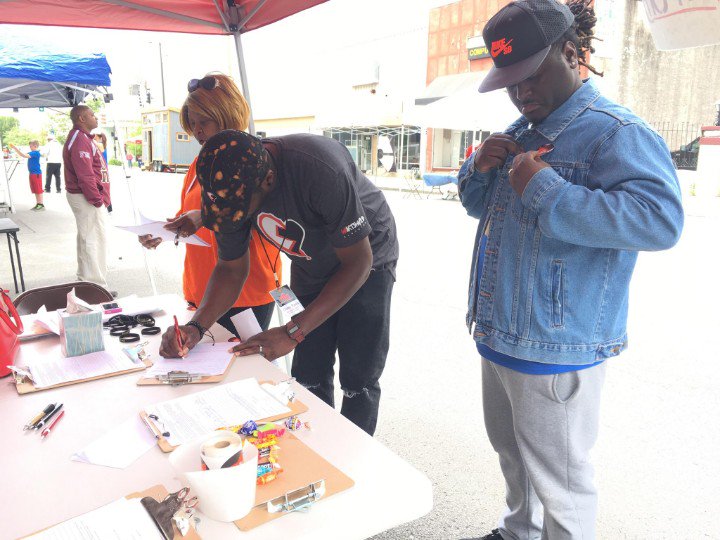 jessicapodhola's tweet photo. Annie w @LIUNA #264, APRI #HWIT
Getting it done at the Troost Festival.
#SignThePetition #rtwiswrong @MOAFLCIO https://t.co/E41UcDXC88