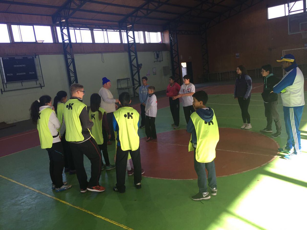 CSVChillan's tweet photo. El taller de cricket de nuestro colegio está desarrollando este fin de semana una clínica abierta con el entrenador de Brasil, Abhijit Khan! https://t.co/gkrlcm7auB