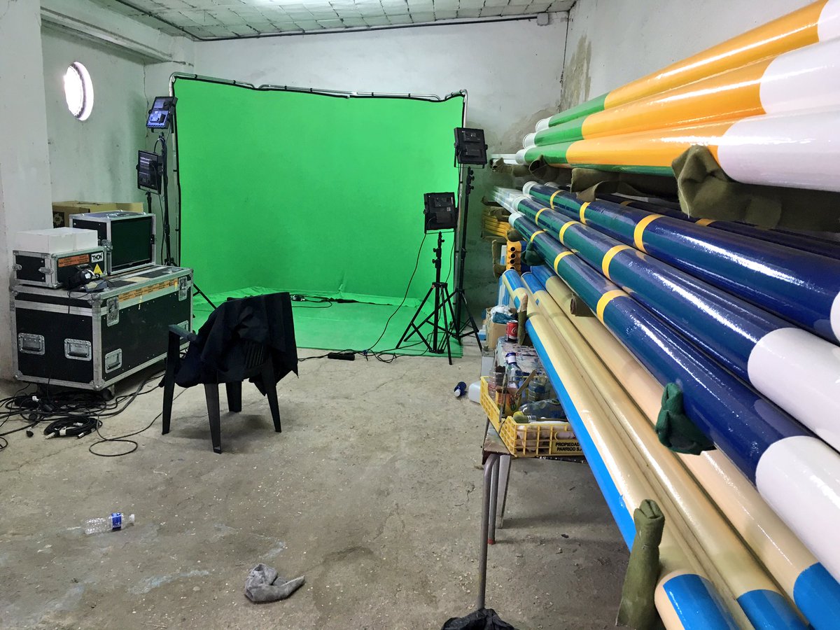 LeeCamOp's tweet photo. It's not all glitz & glamour this TV business. Bringing you all the action from a jump store!!! #greenscreen #jumping #budgetstudio https://t.co/rtdoZi4mEu