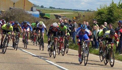 #sprintaction at the VC Revolution Ken Wright RR Gentry taking them home <a href="/VCBaracchi/">Velo Club Baracchi</a>