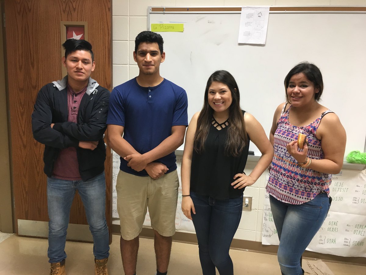 MurrayESOL's tweet photo. Congratulations to these outstanding NMHS graduates and gracias to their parents for the amazing food! #2017grads #murrayproud #murrayesol https://t.co/1Ak7QOMkfa