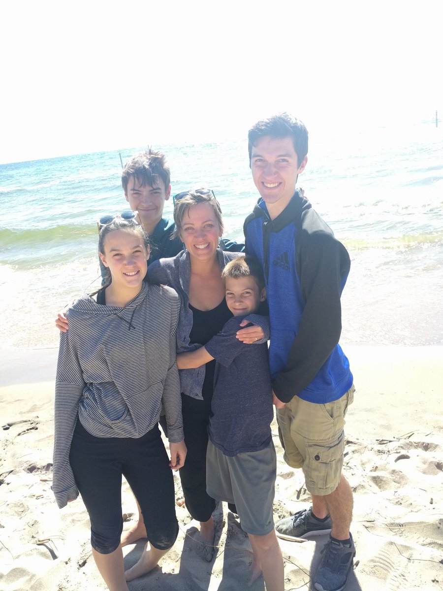 quicktrailer's tweet image. 17 years of waiting for this moment. Congrats Mary. Your family is so proud. #calvingrad17