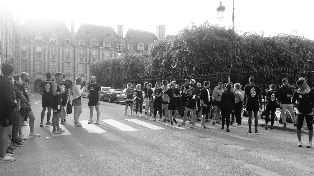 Il y a encore du monde pour cette dernière demie heure #whyIrunbastille
