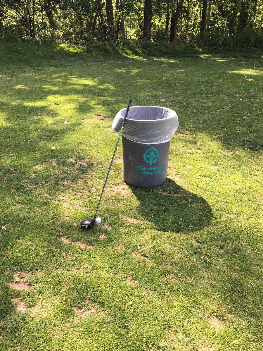 SIHSGOLF4others's tweet photo. Unbelievable picture of @ArisTommy teeing off on hole #9 #justmarvelous https://t.co/DdpJX1YrNa