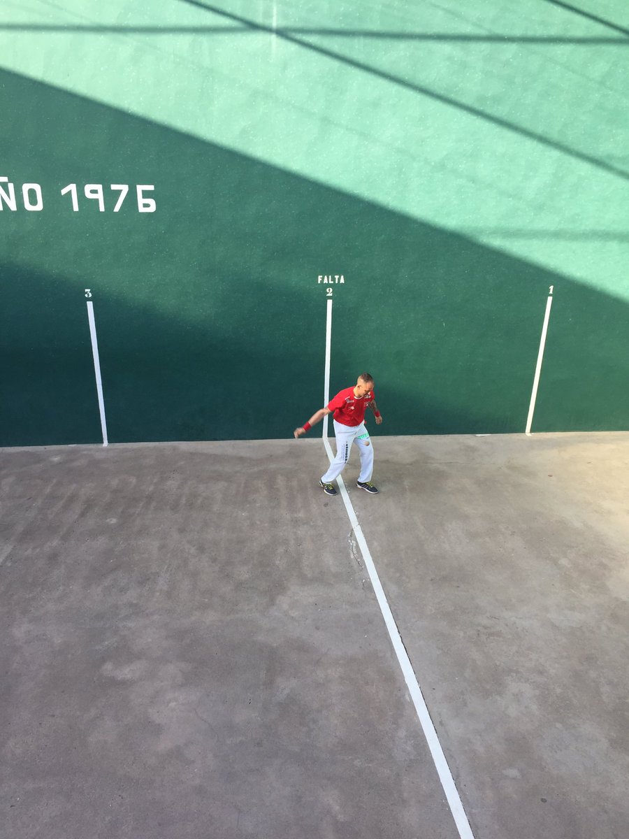 BarFrontoMarti's tweet photo. Alejandro de Paterna contra Adrián II de Museros. Anirá de bò??? https://t.co/WLlzphqVTO
