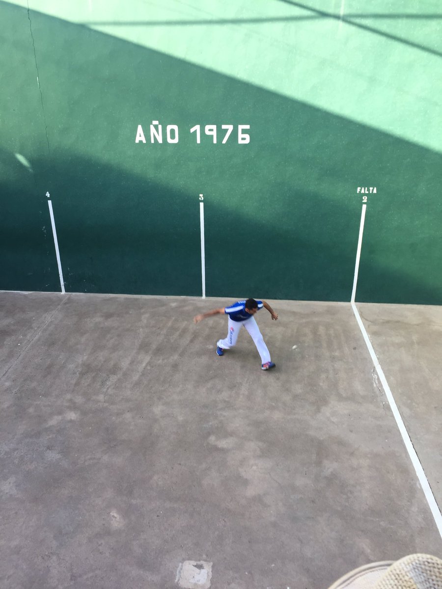 BarFrontoMarti's tweet photo. Alejandro de Paterna contra Adrián II de Museros. Anirá de bò??? https://t.co/WLlzphqVTO