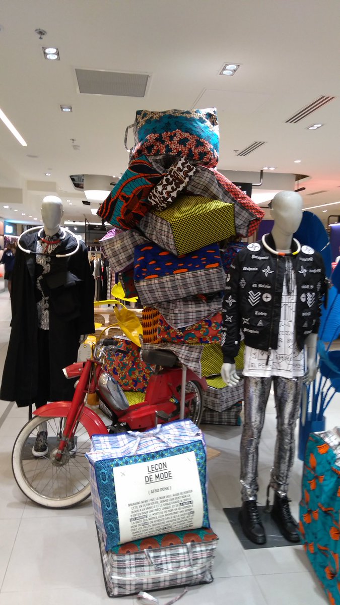 LreTogo's tweet photo. #LRE au @Galeries_Laf , l'Afrique et surtt le @republicoftogo à l'honneur 🇹🇬 #AfricaNow #ModeAfricaine @BazaraPagne @LAURENCEAIRLINE #Openya https://t.co/DH8zMZgMPX