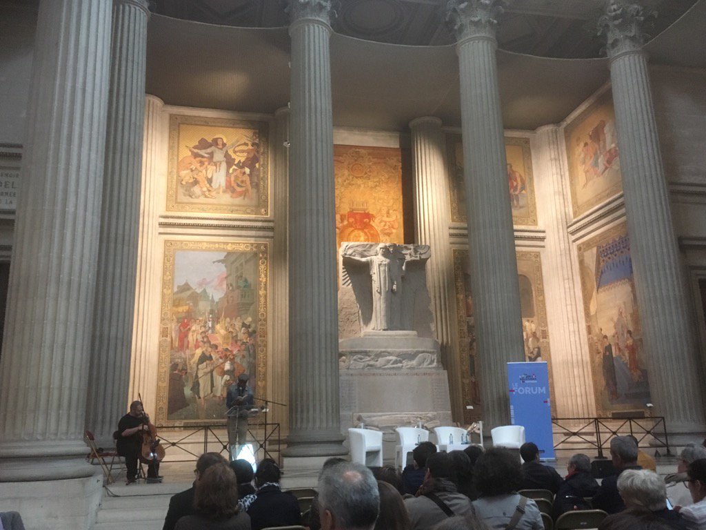 baahahahaaah's tweet photo. Somptueuse lecture de Camus &amp; Césaire par @AbdAlMalikMusic pour Bibliothèque sans frontières au Panthéon @BSF_France https://t.co/F15wqWTuJL