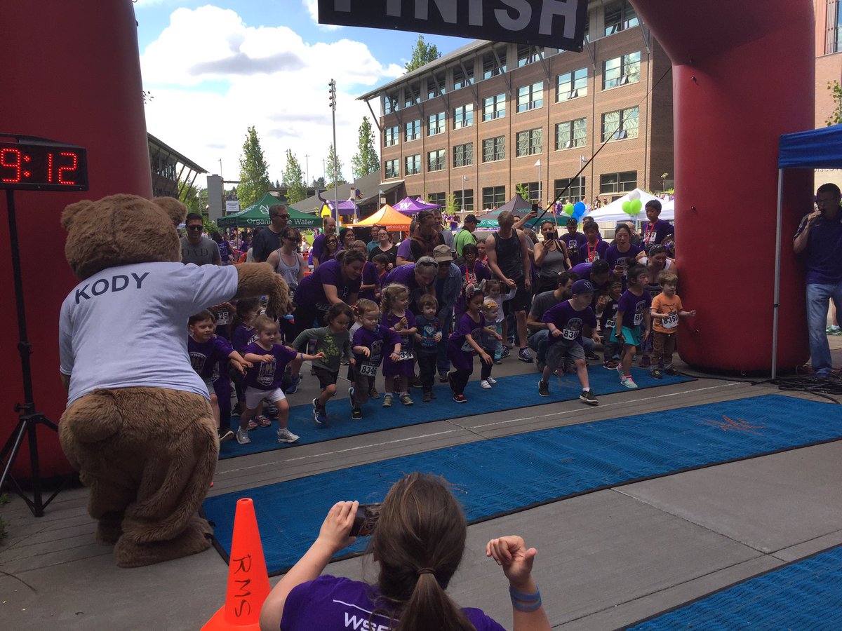 3ctKaren's tweet photo. #UWBothell little dawgs and pups and cubs Dash. #wsecuallin .@WSECU https://t.co/QlqvHEsi6O