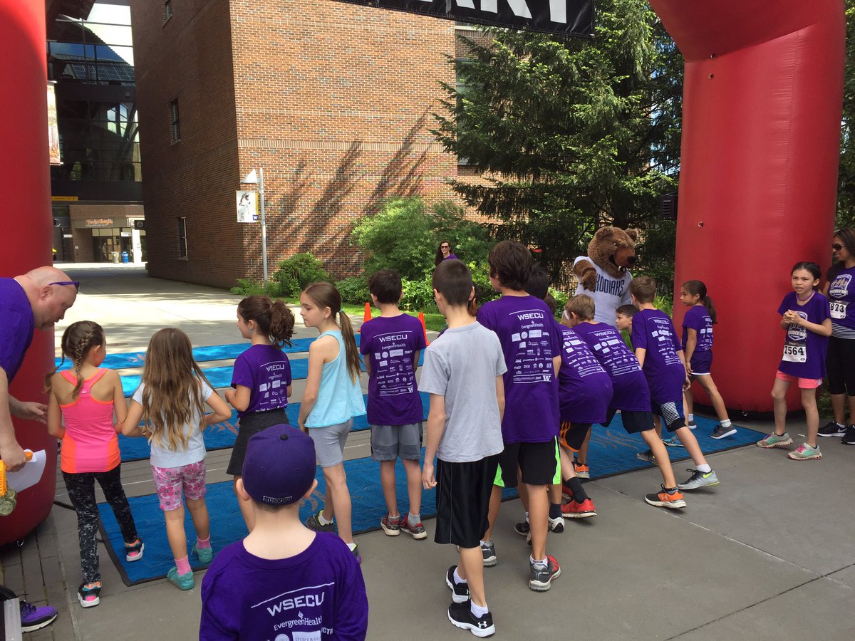 3ctKaren's tweet photo. #UWBothell little dawgs and pups and cubs Dash. #wsecuallin .@WSECU https://t.co/QlqvHEsi6O