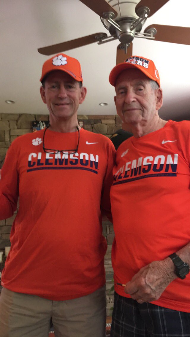 chloeremerson's tweet photo. We're #Allin here🐅 https://t.co/mY0V8dOnNa