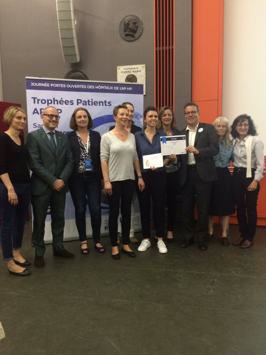 APHP's tweet photo. #TrophéesPatients #JPOAPHP cat : ouverture sur la ville. Lauréat : unité Kangourou de Béclère pr "album de naissance des bébés nés sous x" https://t.co/WcJE3h4ZZo