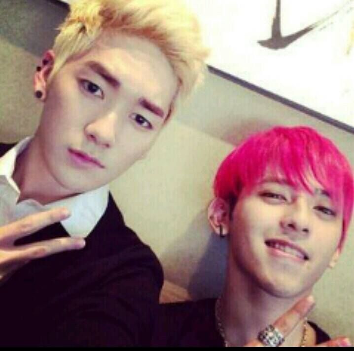 NUESTIntl's tweet photo. #HappyAronDay #HappyJasonDay https://t.co/KpaDDd0imT