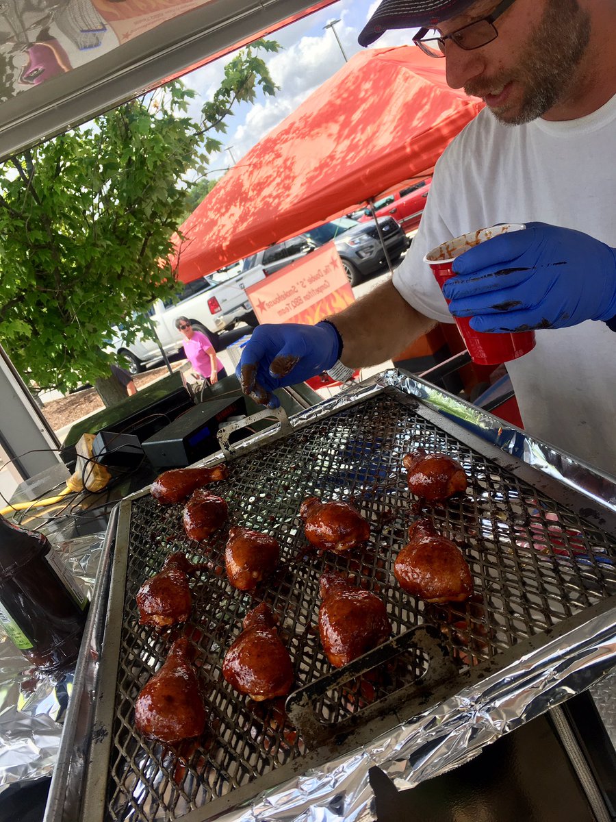 Derailluer's tweet photo. Helping #WickedQue at @SamsClub Pro BBQ Comp in Marietta. It's turn-in time! https://t.co/0sMJrpgJGb