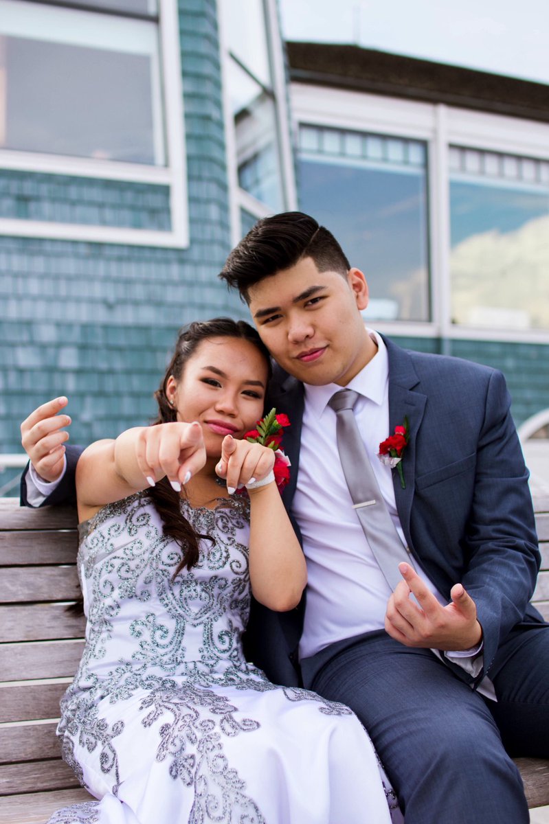 jmsorallo's tweet photo. 6'2 vs 4'8? lol thank you so much for going to prom with me, it was an amazing one.♡ :) #OxonProm2k17 #ButWheresMyTaro #ButWheresYourCrutch https://t.co/PHM5jwPVYM