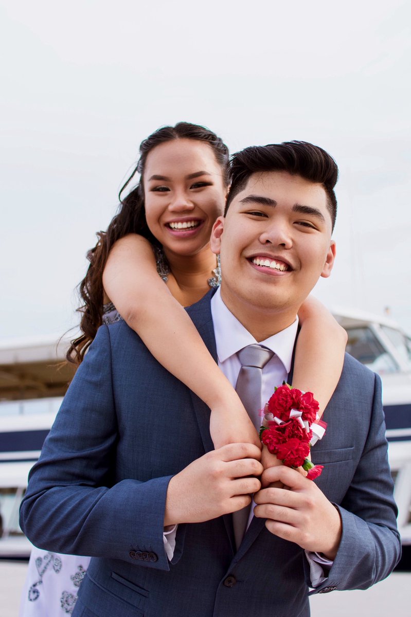 jmsorallo's tweet photo. 6'2 vs 4'8? lol thank you so much for going to prom with me, it was an amazing one.♡ :) #OxonProm2k17 #ButWheresMyTaro #ButWheresYourCrutch https://t.co/PHM5jwPVYM