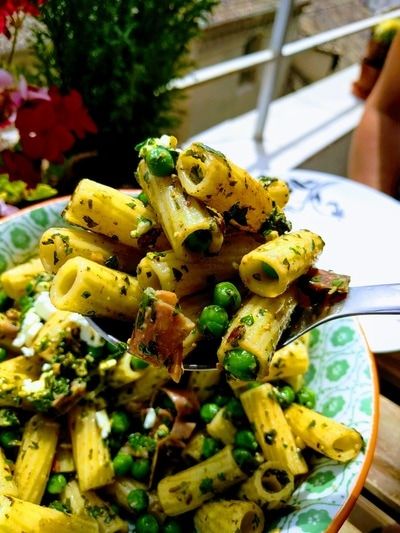 We go gaga for this Mint #Pesto #recipe made with pistachios and feta cheese: bit.ly/2q2Z1Sh