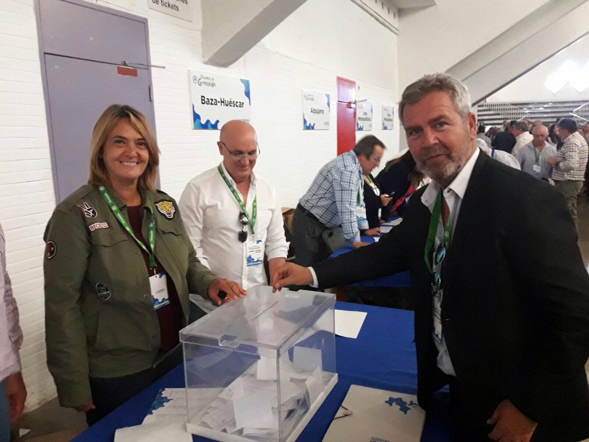 PepeGaFuentes's tweet photo. Mi enhorabuena a secretario general @tignari, los vicesecretarios, coordinadores y a todos los miembros del nuevo Comite Ej. del @ppgranada https://t.co/AD7oexlwWj