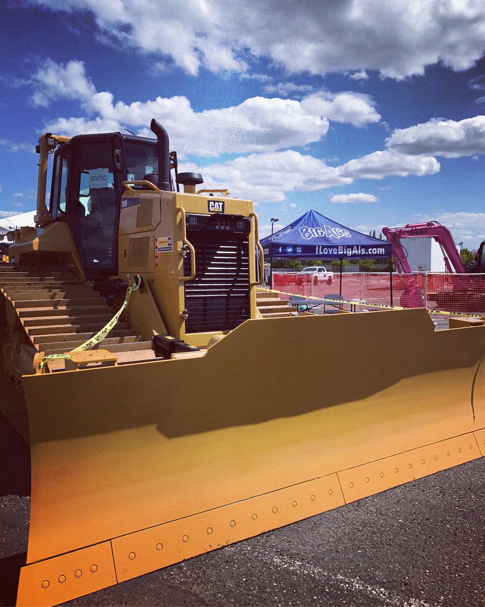 ILoveBigAls's tweet photo. Bring on #DozerDays. #BigAls #Vancouver #WA https://t.co/5jN4Z1GUqc