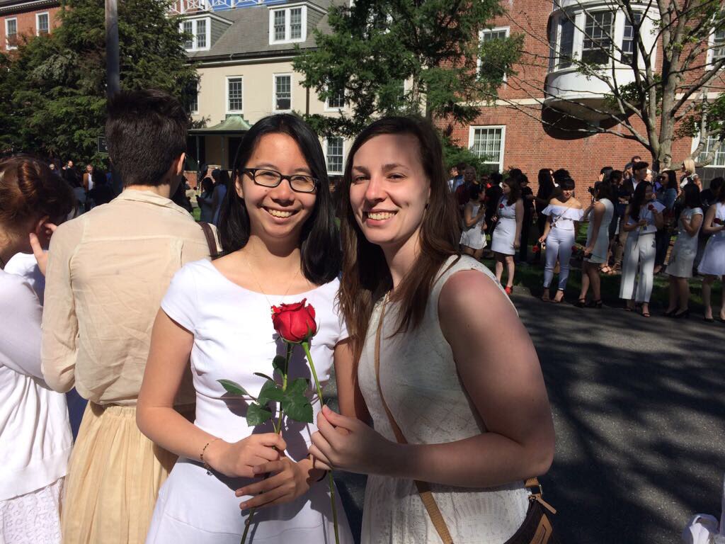 flarechess's tweet photo. It's Ivy Day at @smithcollege !! Beautiful weather on my last day as an undergrad! https://t.co/RbFGbXIGuv