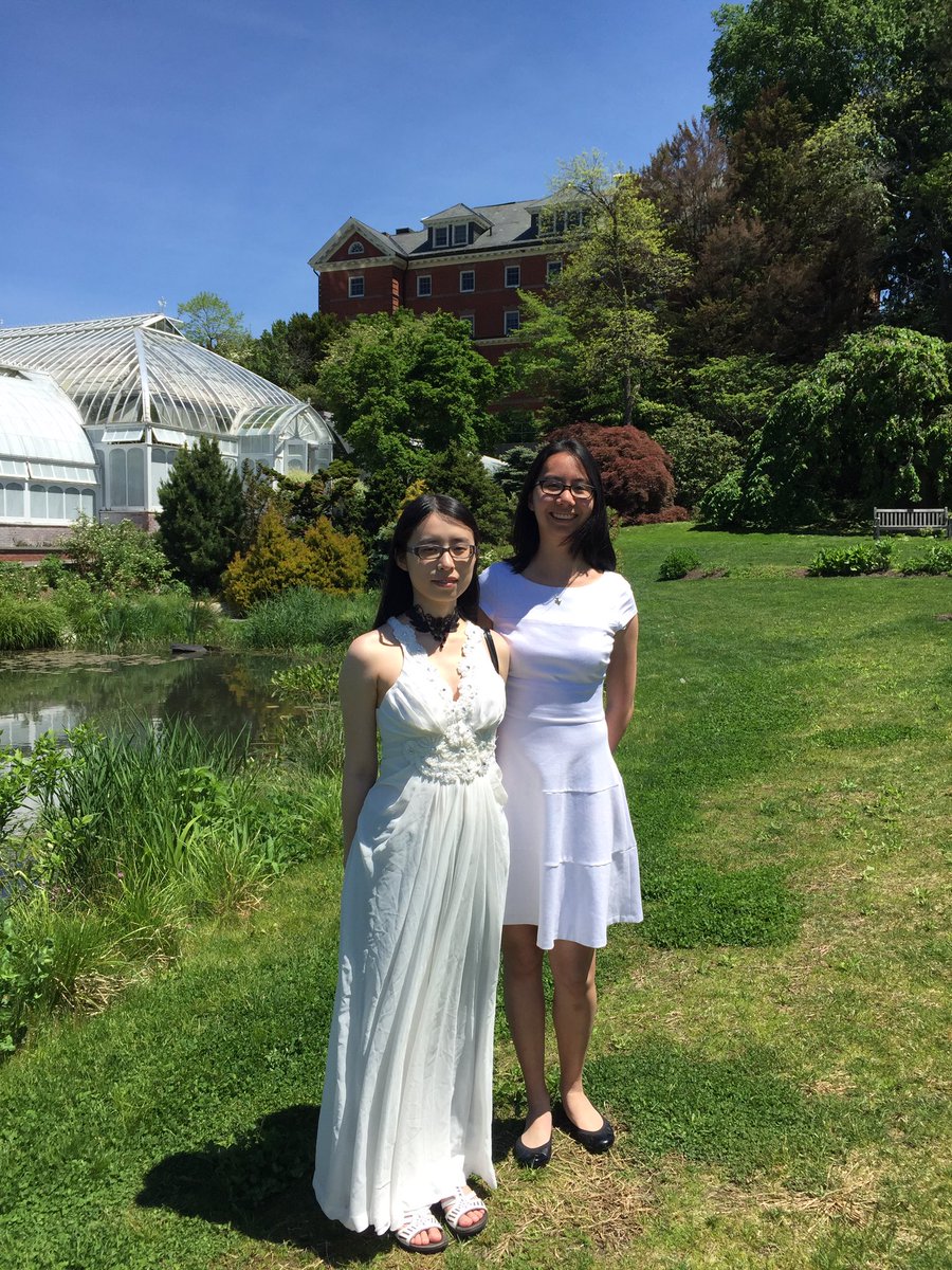 flarechess's tweet photo. It's Ivy Day at @smithcollege !! Beautiful weather on my last day as an undergrad! https://t.co/RbFGbXIGuv