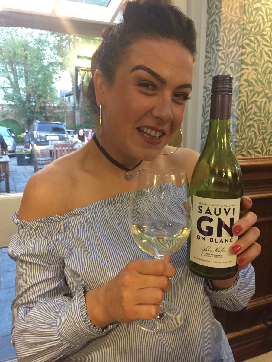 Stelelh's tweet photo. Enjoying your sauv blanc @grahnort with @luckyjuicylucie @Helso81 @FaySinead @kristintanney #weekendinmanchester #zingy #westdidsbury https://t.co/H9ymbRVgmn