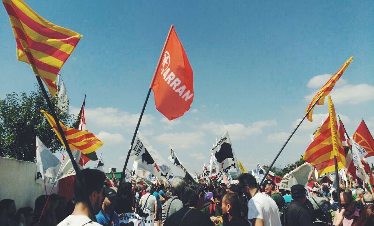 Arran_jovent's tweet photo. ⏩ Gran jornada de mobilitzacions arreu del país amb la participació d'@Arran_jovent! L'organització és #LaClau 🗝 de la victòria! ✊ https://t.co/OEKXhqo7sc
