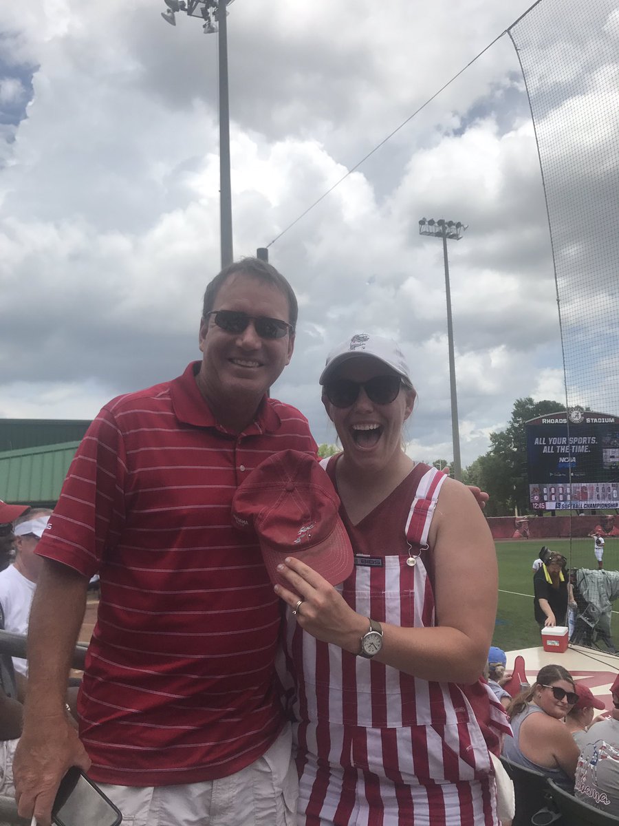 emilypitek's tweet photo. YALL!!! OUR NATIONAL CHAMPIONSHIP GOLF COACH @jcwellbamagolf WHO IS HERE AT RHODA JUST GAVE ME THE WHITE HAT FROM OFF HIS HEAD!! ROLL TIDE🐘 https://t.co/r22wxaJL8V