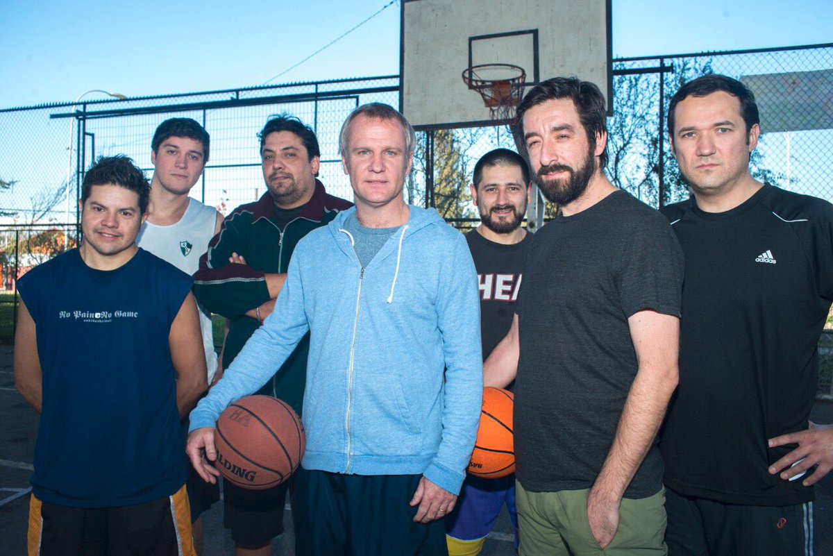felipekast's tweet photo. Hoy un poco de basquetbol hoy junto a voluntarios de la campaña 🏀 súmate tu también en https://t.co/nBqFBN2CYe https://t.co/GlTSuivBqz