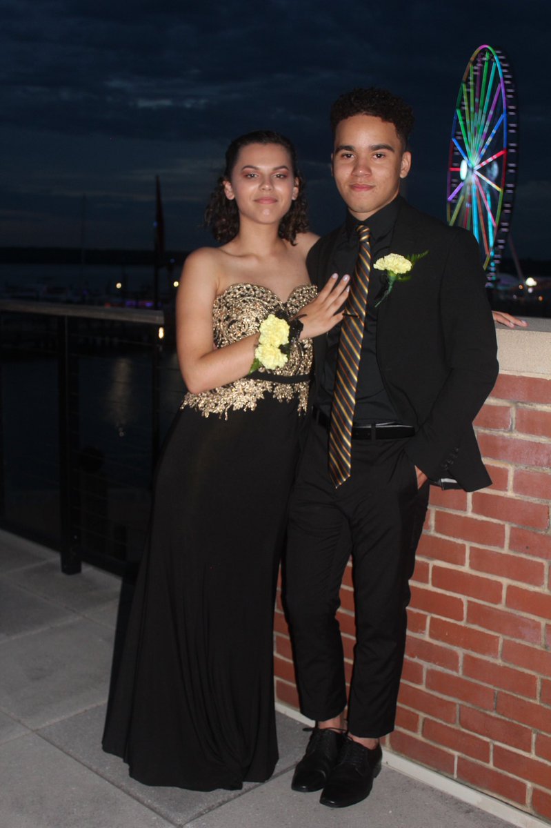 bamitsrob's tweet photo. #OxonProm2k17 https://t.co/cKBEzpmddS