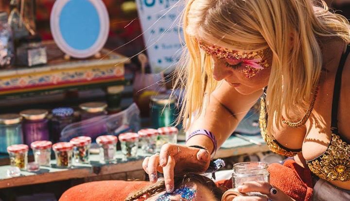 throwbackdisco's tweet photo. Yo @HoxtonSquareBar ! You heard we got the @JingoMusic crew with us tonight - making y'll look even more #pretty! #hoxton #timeoutlondon https://t.co/PoxmtN9CZu