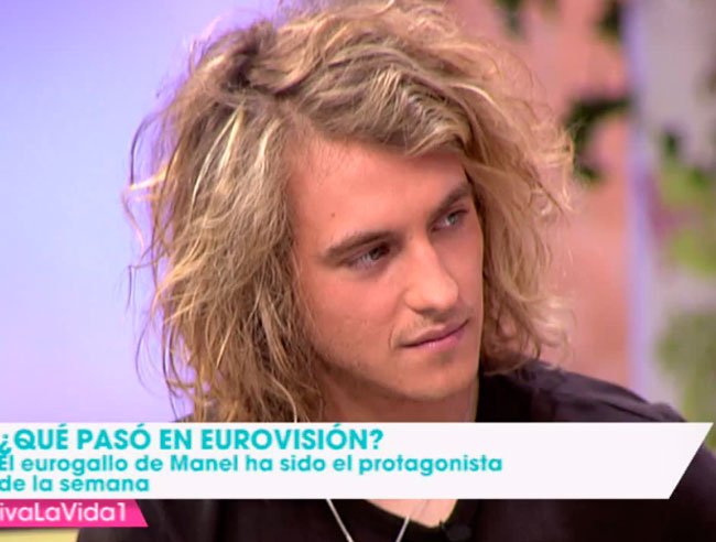 fanmusic0's tweet photo. FOTO: Manel Navarro en el programa @VivaLaVidaT5 https://t.co/YVpZlsb4M6