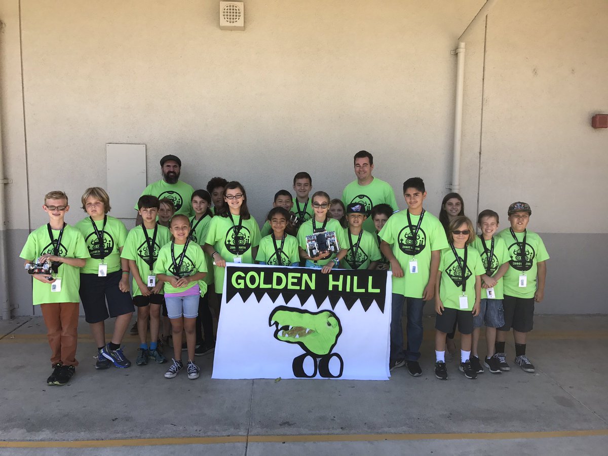 Mominee_Sean's tweet photo. We got our code on! Go #ghgators at #FSDRobotNation with @BeniyWaisanen. https://t.co/aHIJ4vWy1Q