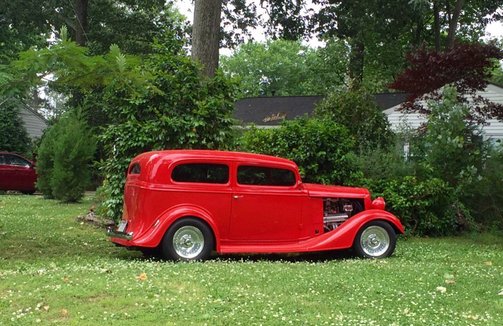 bmatneyUNC's tweet photo. Relaxing on Saturday afternoon and spot this classic! #35chevy https://t.co/RK05wAnDVM