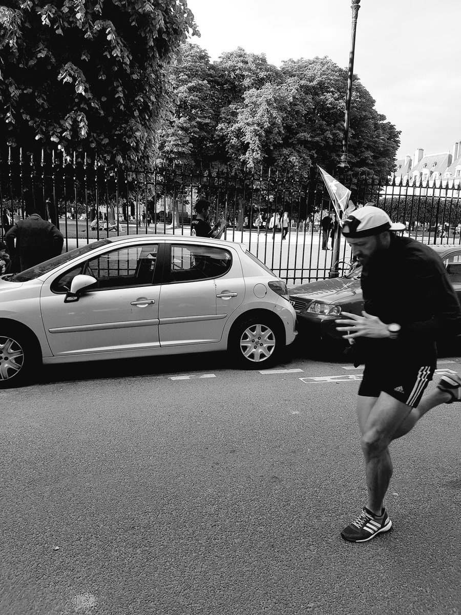 prototyp82's tweet photo. Le gros guépard de bastille 
#whyirunbastille #purboostdpr #24hstreetrace https://t.co/oCQYPmehid