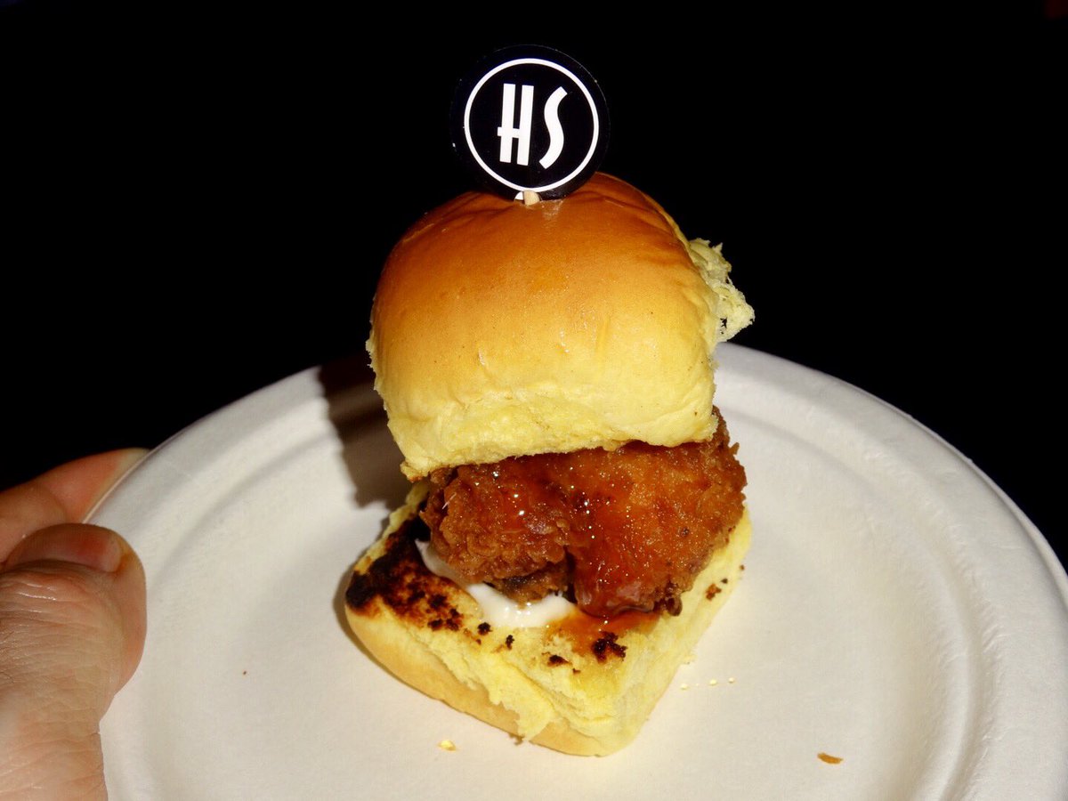 racerxnyc's tweet photo. Hot Honey Chicken Slider @HarlemShakeNYC @VillageVoice @ChoiceEats #ChoiceEats @MetroPavilion https://t.co/JUh16lC0xu