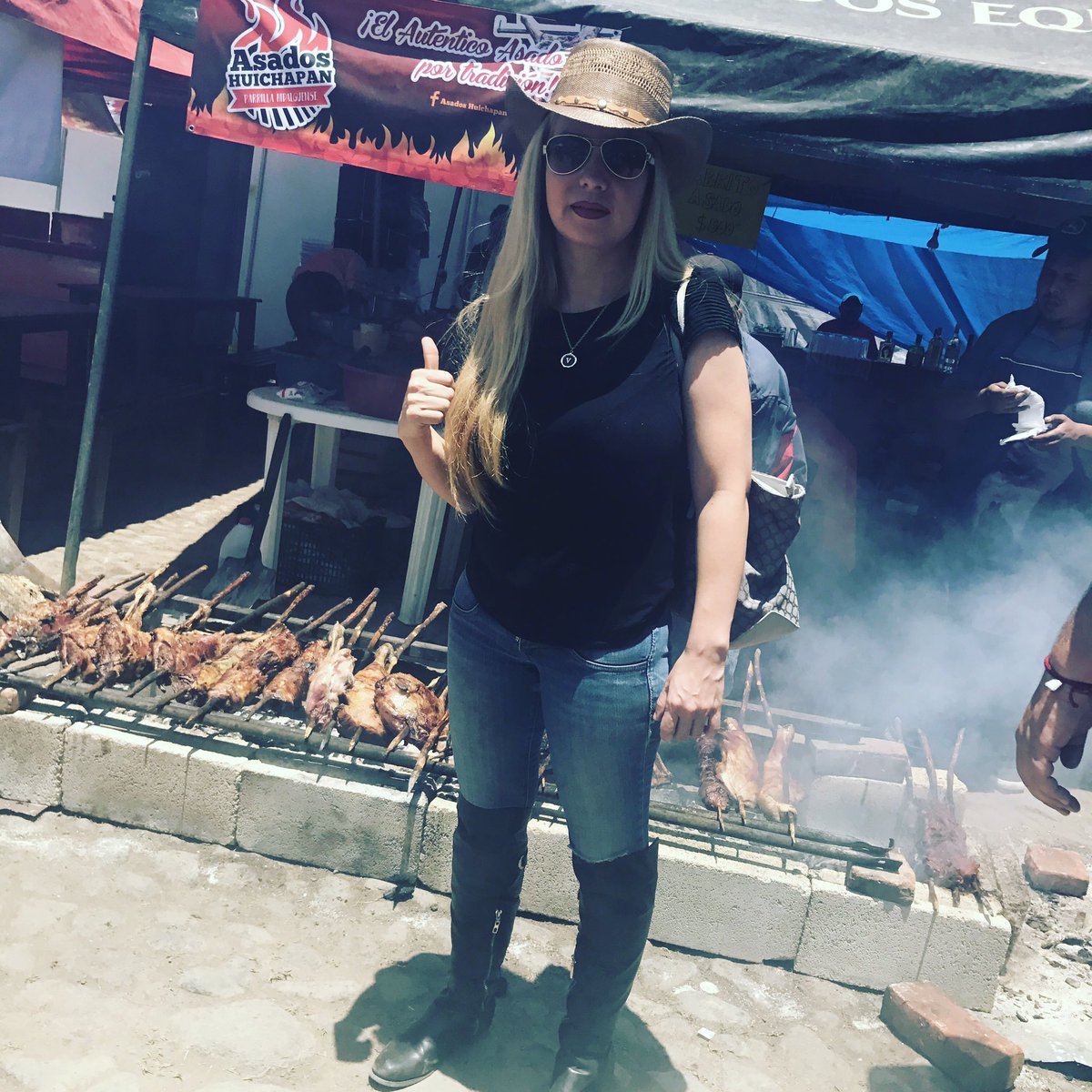 verodnika's tweet photo. #sábado de #asado #costilla #barbacoa #dinoaladieta 100% carnívora https://t.co/YLK3bzB9RN